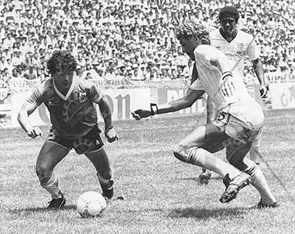 Diego Maradona jugada